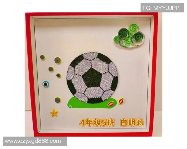 手艺人精雕细刻足球球星肖像展现运动精神与艺术魅力